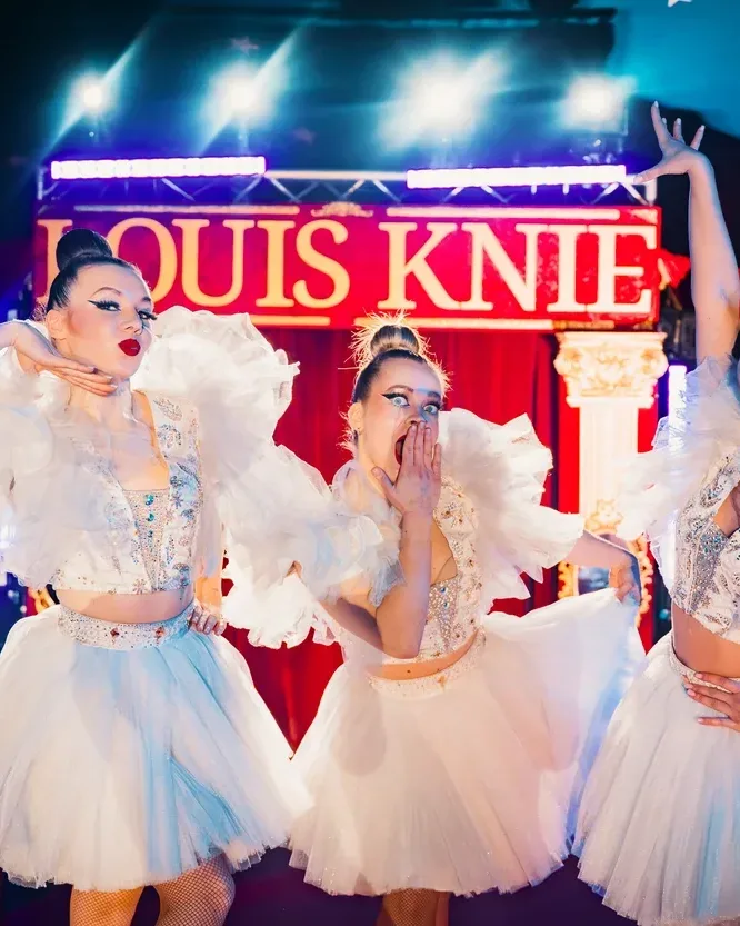 Die Dolly Power Dancers — das Circus-Ballett des Koblenzer Weihnachtscircus
